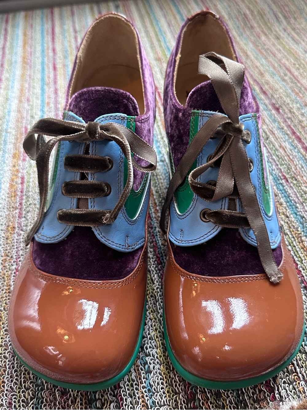 Fluevog NEARLY NEW Operetta Sandrine gold/green patent/velvet lace-up-8 (fit 7.5 - Picture 4 of 15